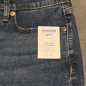 Women’s Levi jean shorts